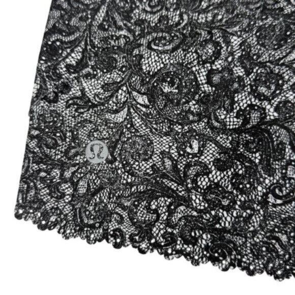Lululemon Hit It Short (3 1/2") Mini Cinder Lace White Black / Black Size 4 - Picture 9 of 9